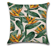 Lade das Bild in den Galerie-Viewer, Tropical Leaf Cushion Cover
